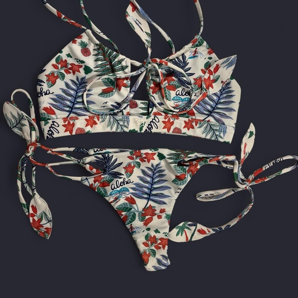 Benoa aloha Tropical Print Bikini - Red and Blue